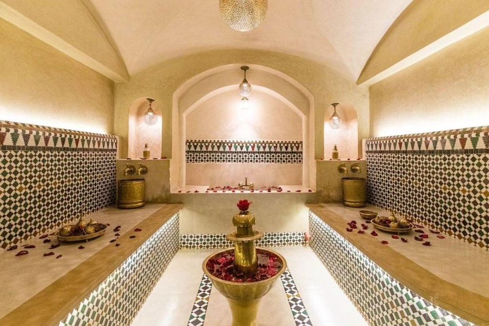 Hammam marocain traditionnel dans un riad de la médina de Marrakech