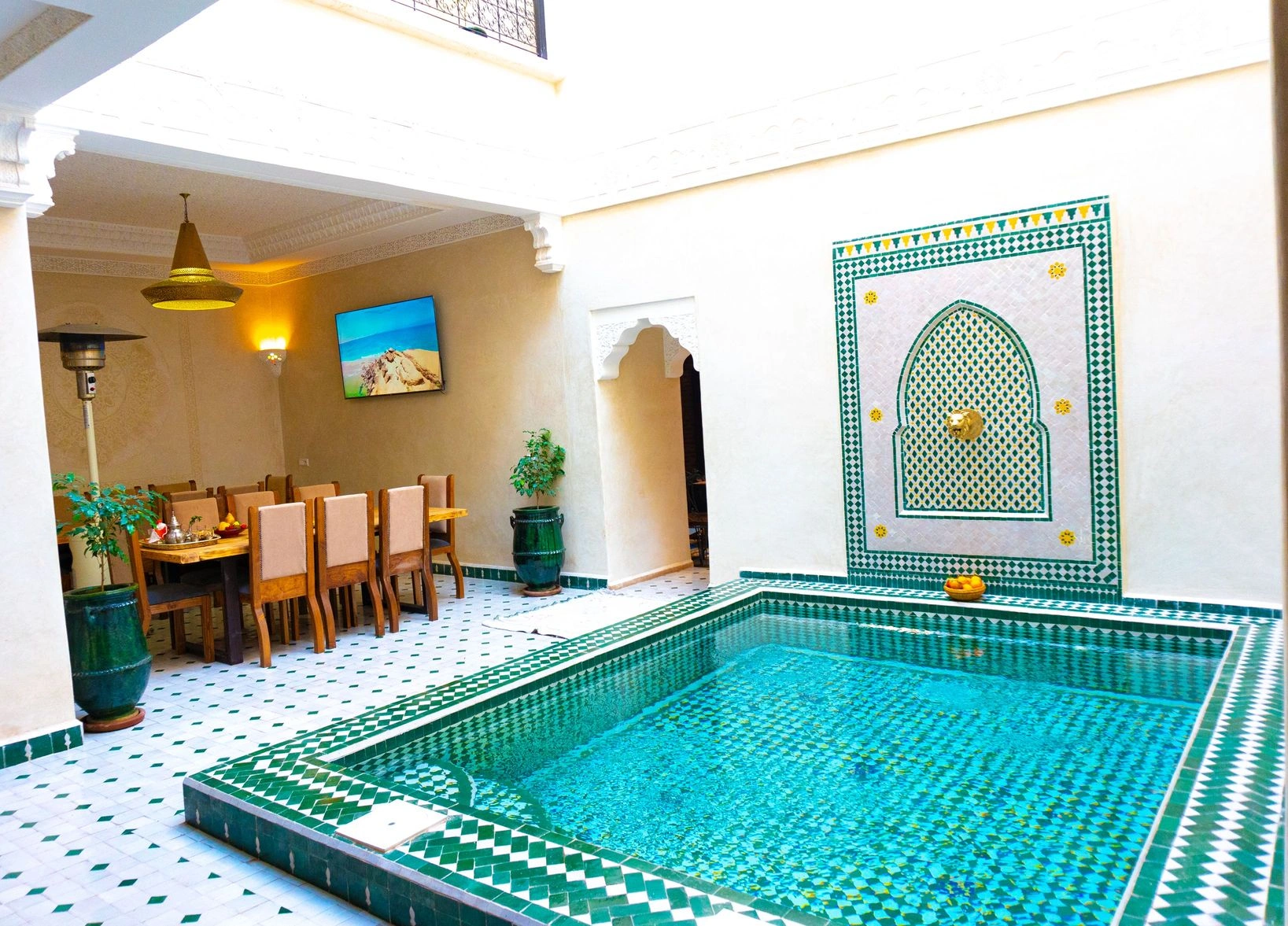Riad avec piscine traditionnelle dans la médina de Marrakech