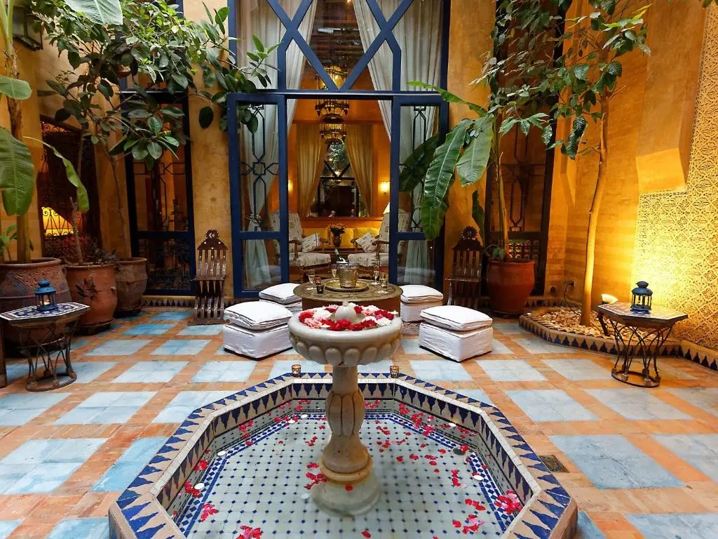 Riad traditionnel de charme dans la médina de Marrakech avec patio marocain
