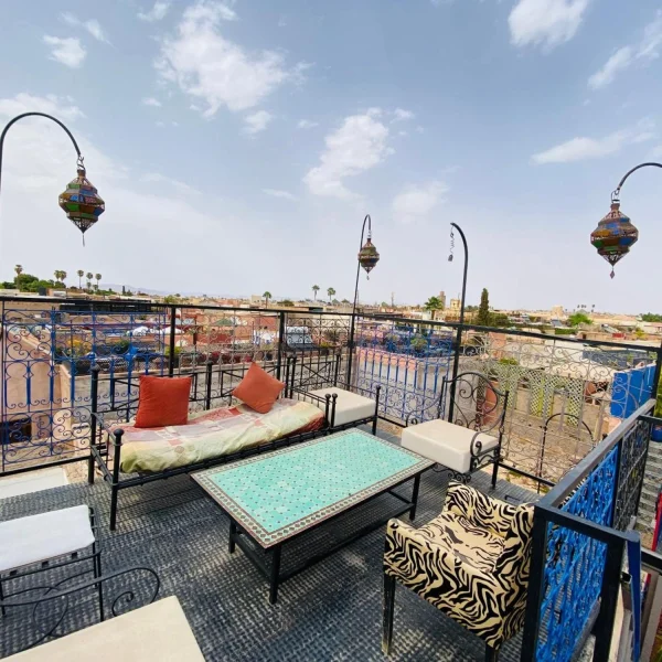 riad layla rouge marrakech medina budget riad